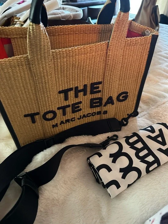 Marc Jacobs Straw Tote Bag with Black Trim and Logo - Picture 3 of 6